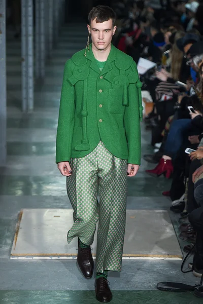 Look 10